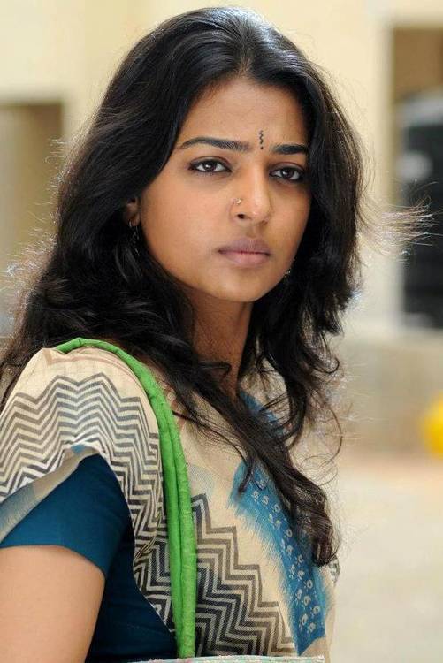 Radhika Apte Without Makeup Pictures Ugly Appearance  03