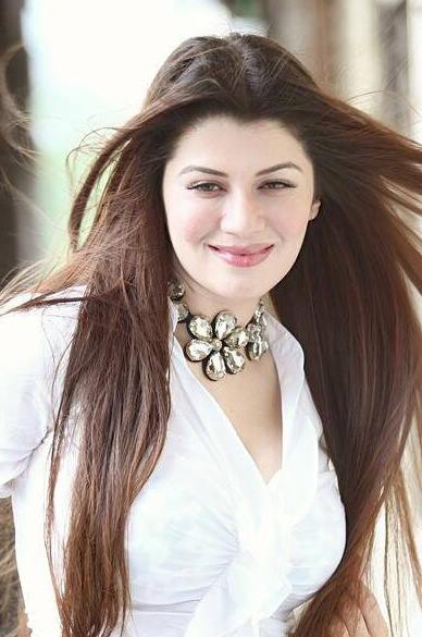 Kainaat Arora Family Mother Father Name Pictures Upcoming Movies