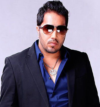 Mika Singh Family Members Photo, Wife, Brother, Father