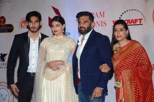 Athiya Shetty Family Photos, Father, Mother, Biography