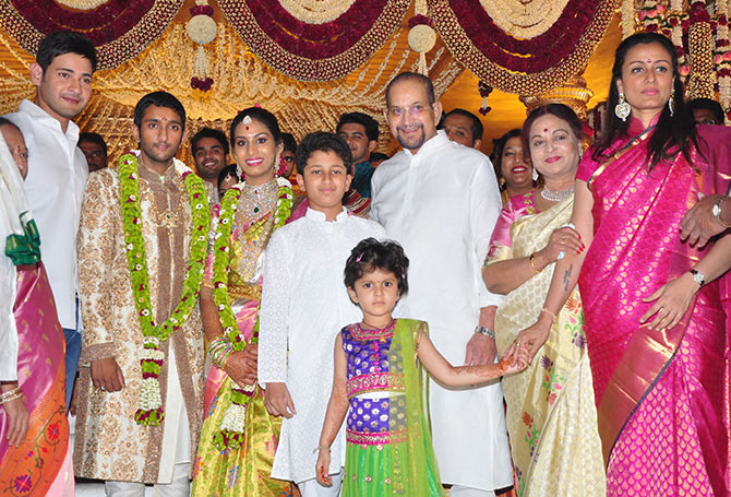 Mahesh Babu Family Images, Father And Mother, Wife Name, Biography