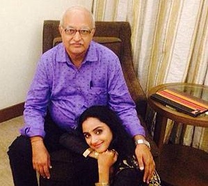 Madirakshi Mundle Family Photos,  Father, Age, Date of Birth, Biography