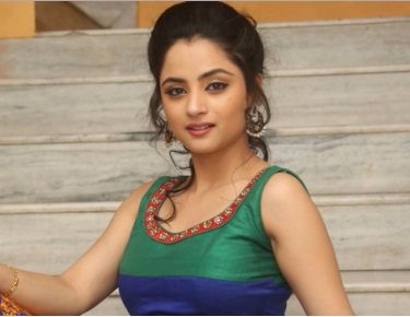 Madirakshi Mundle Family Photos, Husband, Father, Age, Date of Birth, Biography