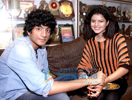Palak Muchhal Family Photo, Biography, Brother, Mother