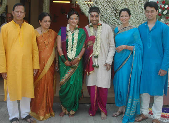 Aditi Govitrikar Family Pictures, Husband, Parents, Height