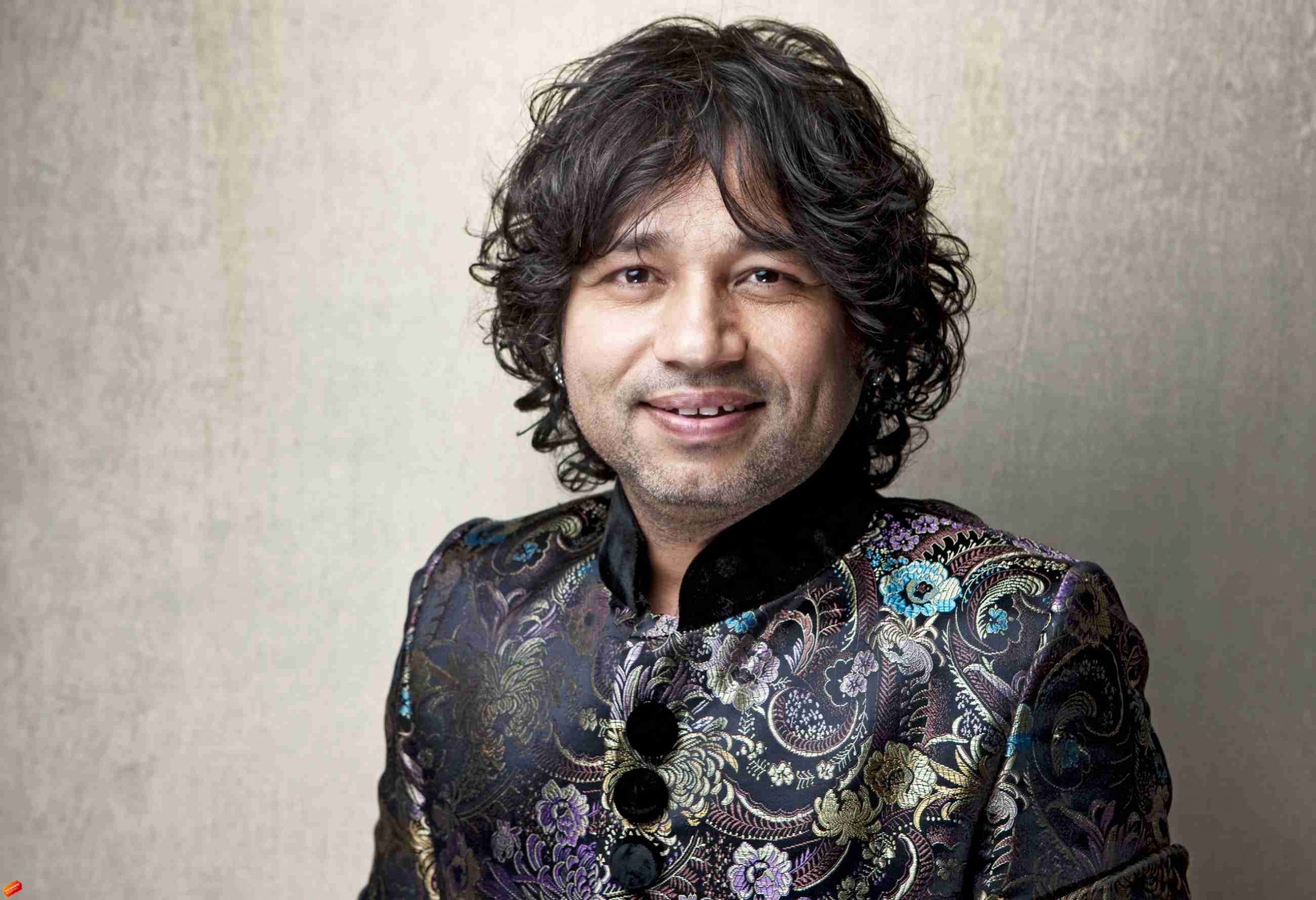 Kailash Kher Family Photos, Father, Mother, Wife, Son, Age, Height, Biography