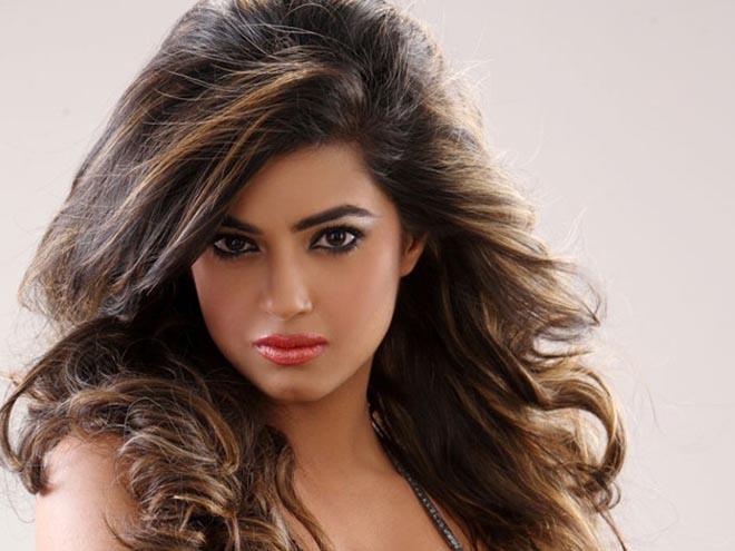 Meera Chopra Family Photos, Father, Sister, Husband, Age, Height, Biography