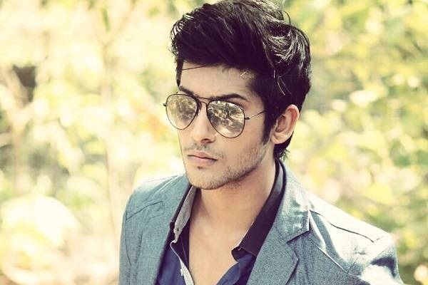 Namish Taneja Family Photos, Father, Mother, Wife, Height, Age, Biography